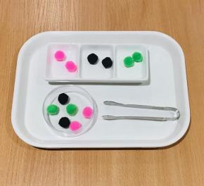 Color Sorting with Small Tongs